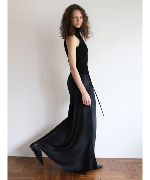 NOWNS(ナウンス)の「Valerie | Satin drawstring skirt(スカート・レディース・ブラック/ネイビー・FREE)」の5枚目の写真