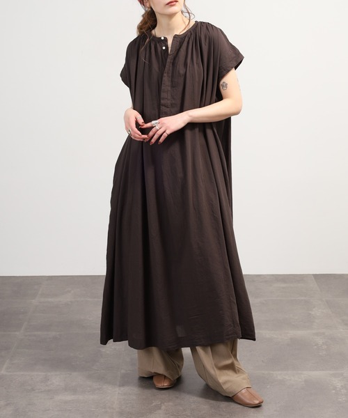 OMNES(オムネス)の「綾織ボイル 丸ヨークワンピース 半袖(ワンピース・レディース・ホワイト/チャコール・FREE)」の13枚目の写真