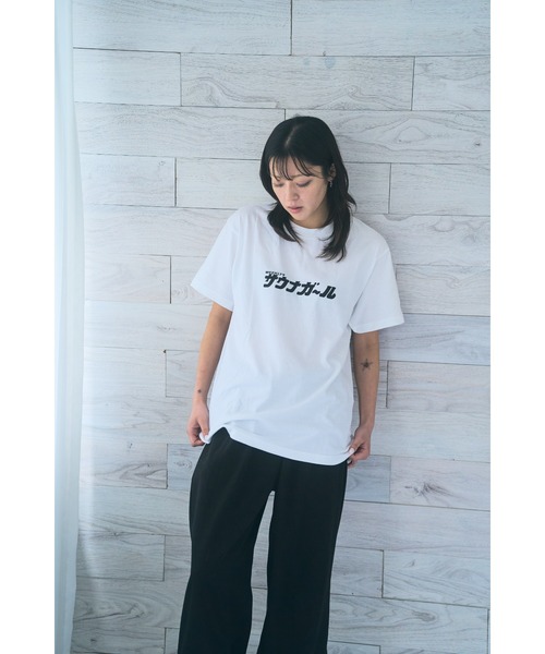 サウナボーイ(サウナボーイ)の「サウナガールロゴ半袖Tシャツ(Tシャツ/カットソー・レディース・ホワイト/ブラック・MEDIUM/SMALL/LARGE)」の3枚目の写真