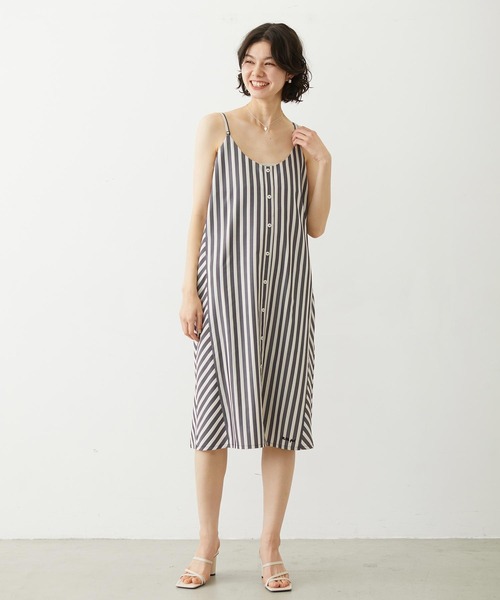 MILKFED.(ミルクフェド)の「BIAS-CUT STRIPED CAMI DRESS(ワンピース・レディース・ブラック/ライトピンク/ライトブルー・ONE SIZE)」の2枚目の写真