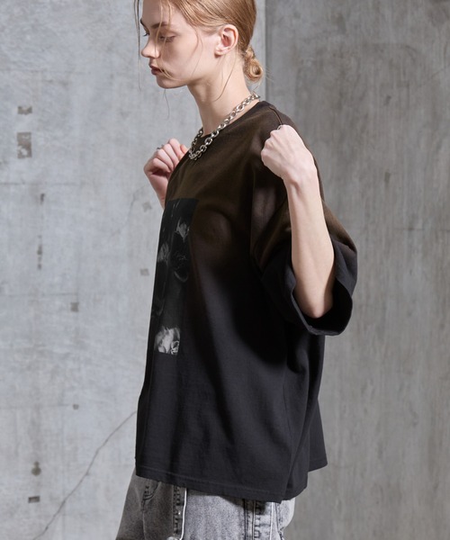 SERACE(セラス)の「【SERACE】Vintage design gradation graphic t-shirt / ヴィンテージデザイングラデーショングラフィックTシャツ(Tシャツ/カットソー・メンズ・ブラック/グレー・L/M/S)」の4枚目の写真