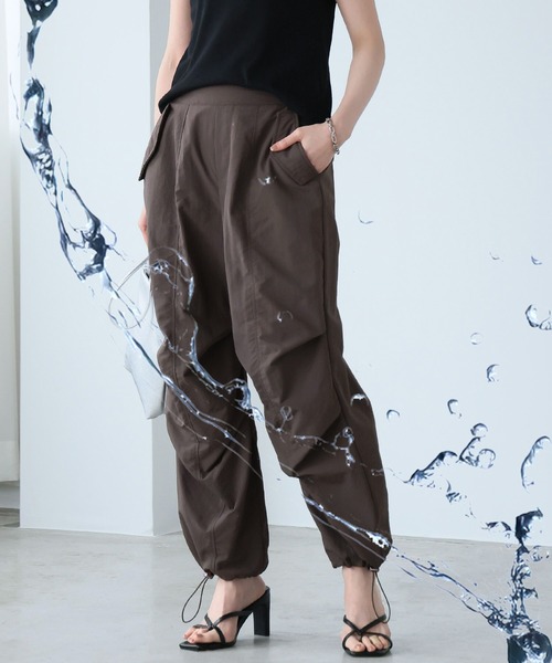 itto...(イット)の「水を弾く撥水加工【UVカット&接触冷感】機能付きパラシュートパンツ(カーゴパンツ・レディース・チャコール/ブラック/モカ・FREE)」の3枚目の写真