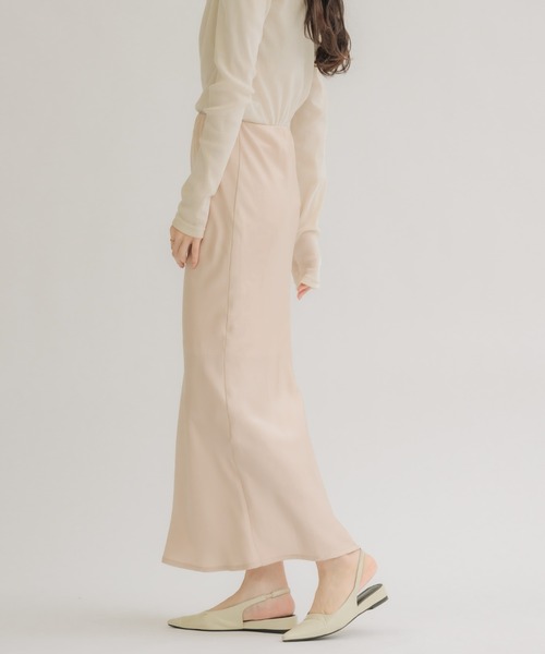 NEUNA（ヌナ）の「【ウエストゴムで楽にオシャレ！】スリムサテンナロースカート（スカート・レディース・アイボリー/ブラック/ピンクベージュ・FREE）」の13枚目の写真