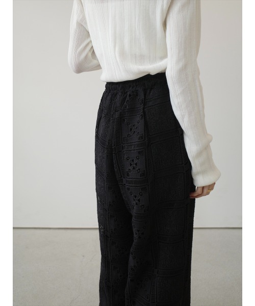 amel（エイメル）の「パネルレース ワイドパンツ ｜ ブラック（その他パンツ・レディース・ブラック・FREE）」の9枚目の写真