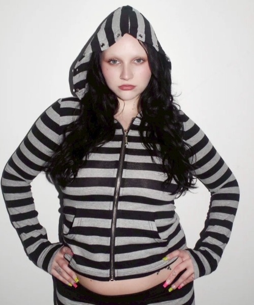 Heaven Sent(ヘブンセント)の「【HeavenSent】Eclipse Zip Up / 【ヘブンセント】バックロゴボーダージップアップパーカー(パーカー・レディース・グレー・XS/S)」の4枚目の写真