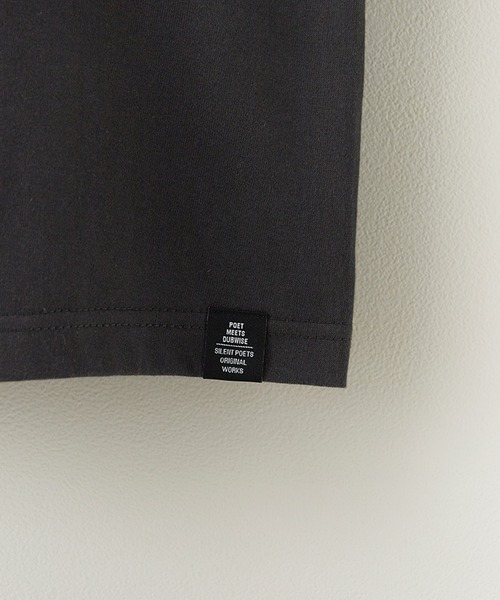 POET MEETS DUBWISE（ポエットミーツダブワイズ）の「POET MEETS DUBWISE/ポエットミーツダブワイズ HOPE T-shirt プリントデザイン プレミアムコットン クルーネックTシャツ 2026年春夏（Tシャツ/カットソー・メンズ・ホワイト/スミクロ・M/L/XL）」の14枚目の写真