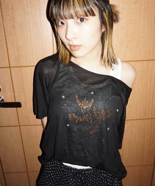 JEANASIS(ジーナシス)の「【25quee】ラインストーンボートネックTEE/680986(Tシャツ/カットソー・レディース・ホワイト系その他/パープル系その他/ブラック系その他・FREE)」の1枚目の写真