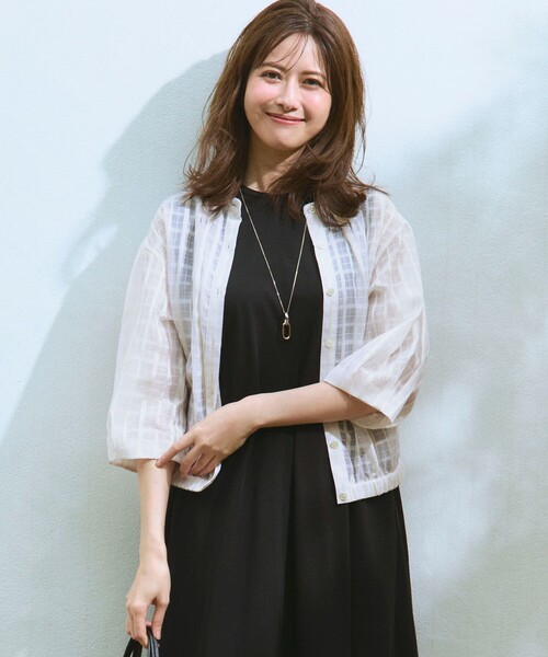 23区(ニジュウサンク)の「シャドーシアーチェック 2WAY ブラウス(シャツ/ブラウス・レディース・アイボリー系/ブラック系・38)」の2枚目の写真