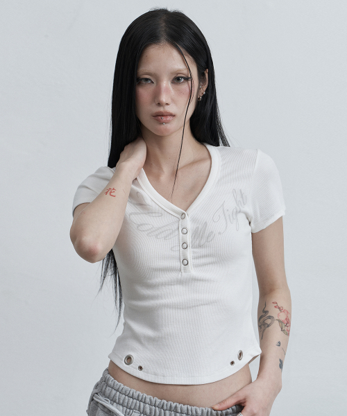 as you are(アズユーアー)の「ヘンリーヴィーエックホールドTシャツホワイト(Tシャツ/カットソー・レディース・その他・OS)」の1枚目の写真