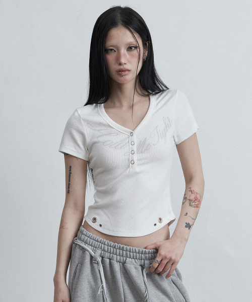 as you are(アズユーアー)の「ヘンリーヴィーエックホールドTシャツホワイト(Tシャツ/カットソー・レディース・その他・OS)」の3枚目の写真