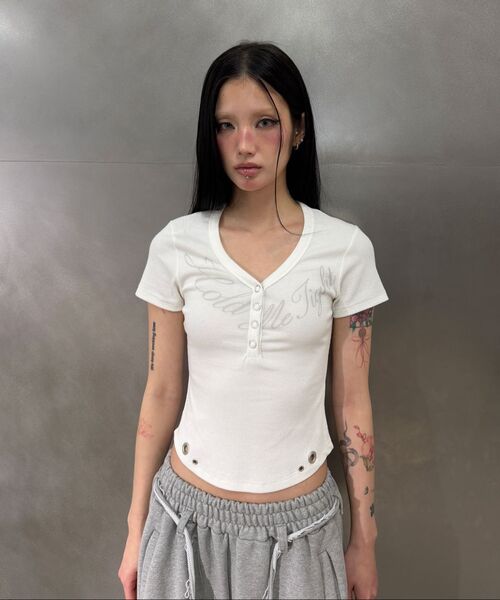 as you are(アズユーアー)の「ヘンリーヴィーエックホールドTシャツホワイト(Tシャツ/カットソー・レディース・その他・OS)」の8枚目の写真