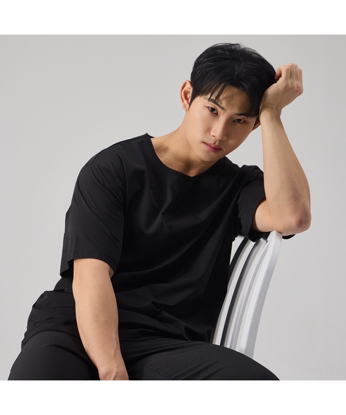 NTBC(エヌティービーシー)の「Uネッククールベーシック半袖Tシャツ_2COLOR(Tシャツ/カットソー・レディース・ホワイト/ブラック・MEDIUM/LARGE/X-LARGE)」の2枚目の写真