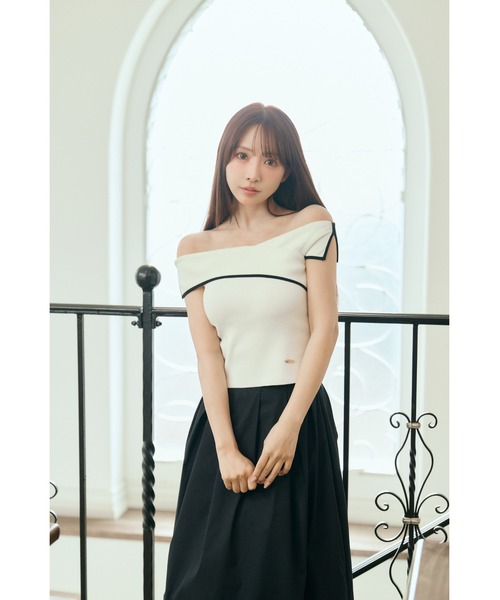 MISTREASS(ミストレアス)の「Piping off shoulder knit(ニット/セーター・レディース・ピンク/ホワイト/ネイビー・FREE)」の4枚目の写真