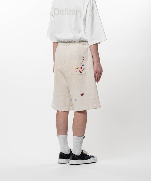 Maison MIHARA YASUHIRO(メゾンミハラヤスヒロ)の「【MIHARAYASUHIRO/ミハラヤスヒロ】Kids Sticker Printed Sweat Shorts / KIDS STICKER SHORTS(スウェットパンツ・メンズ・ブラック/ホワイト・44/46/48)」の8枚目の写真