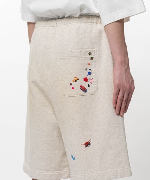 Maison MIHARA YASUHIRO(メゾンミハラヤスヒロ)の「【MIHARAYASUHIRO/ミハラヤスヒロ】Kids Sticker Printed Sweat Shorts / KIDS STICKER SHORTS(スウェットパンツ・メンズ・ブラック/ホワイト・44/46/48)」の11枚目の写真