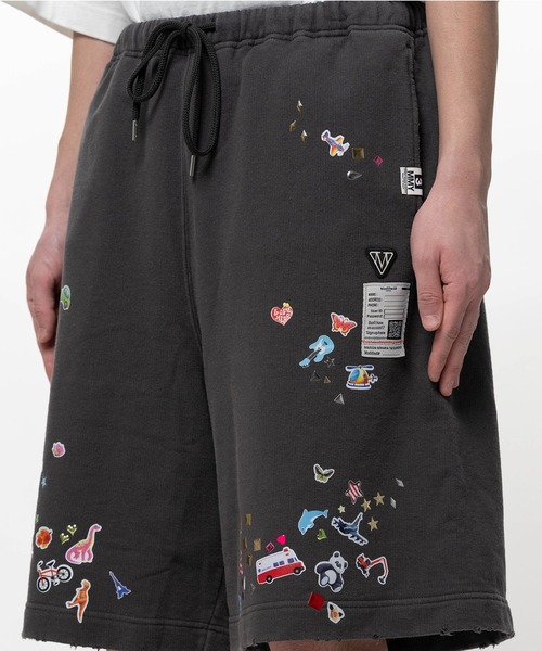 Maison MIHARA YASUHIRO(メゾンミハラヤスヒロ)の「【MIHARAYASUHIRO/ミハラヤスヒロ】Kids Sticker Printed Sweat Shorts / KIDS STICKER SHORTS(スウェットパンツ・メンズ・ブラック/ホワイト・44/46/48)」の14枚目の写真