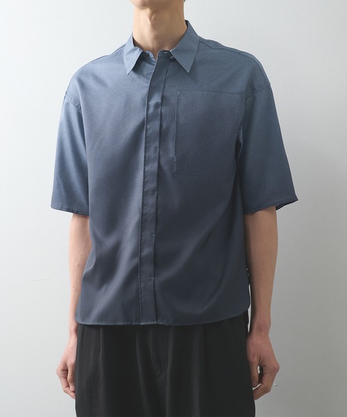 STUDIOUS(ステュディオス)の「【STUDIOUS】GRADATION SHIRTS S.S(シャツ/ブラウス・メンズ・ネイビー/グレー・1)」の2枚目の写真