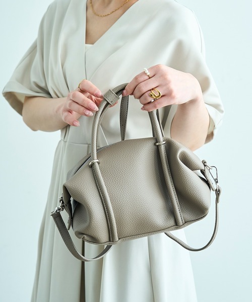 mil(ミル)の「2wayシルエットショルダーバッグ【587270】(ショルダーバッグ・レディース・ブラック/グレイッシュベージュ/ベージュ・ONE SIZE)」の1枚目の写真