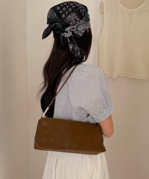 Lips(リップス)の「コンパクトで上品見え!どんなコーデにも馴染むミニマルショルダーバッグ(ショルダーバッグ・レディース・ブルー/ブラウン/アイボリー/ブラック/ピンク/キャメル・FREE)」の20枚目の写真