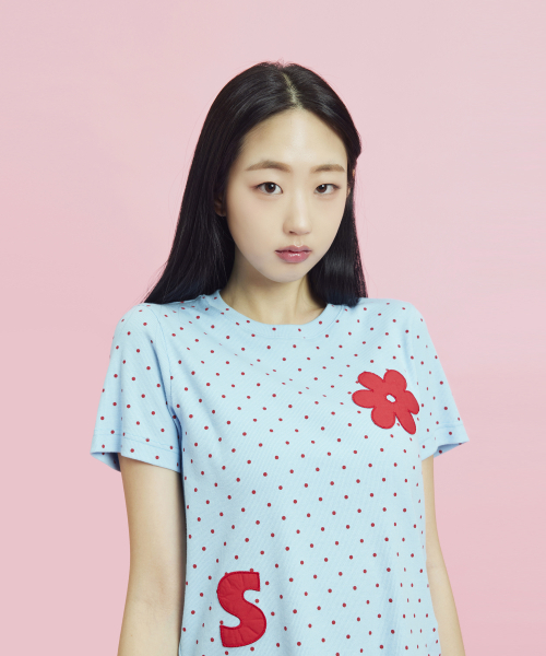 OWURA(オウラ)の「ロゴアプリケーションショートスリーブTシャツ_スカイブルー(Tシャツ/カットソー・レディース・その他・FREE)」の1枚目の写真