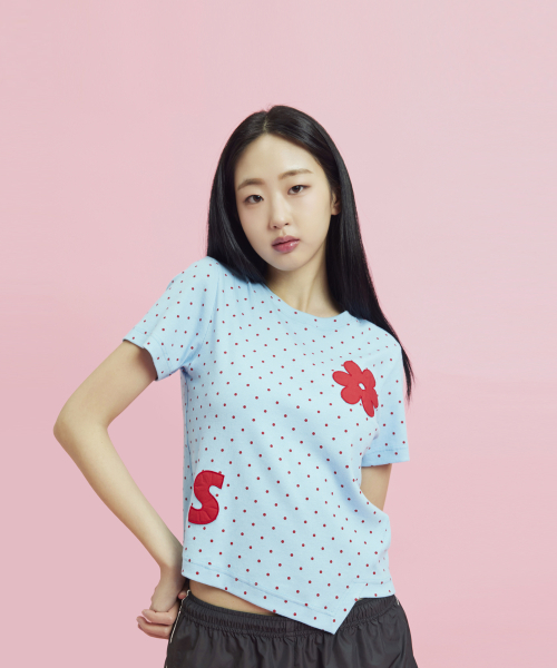 OWURA(オウラ)の「ロゴアプリケーションショートスリーブTシャツ_スカイブルー(Tシャツ/カットソー・レディース・その他・FREE)」の2枚目の写真
