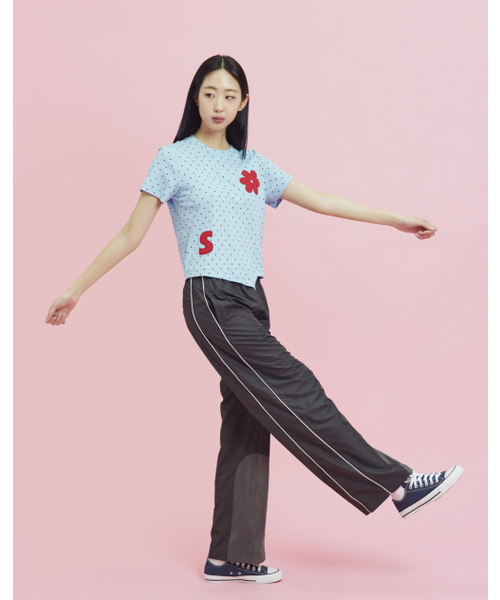 OWURA(オウラ)の「ロゴアプリケーションショートスリーブTシャツ_スカイブルー(Tシャツ/カットソー・レディース・その他・FREE)」の4枚目の写真