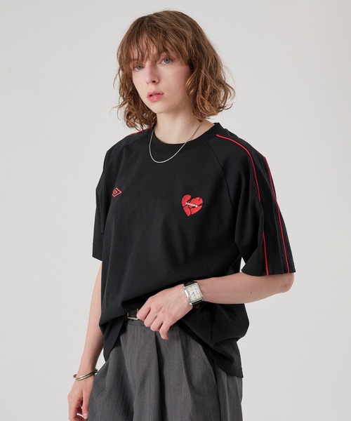ONCILY(オンシェリー)の「【 UMBRO 】PIPING HEART LOGO T-SHIRT / パイピングハートロゴTシャツ(Tシャツ/カットソー・メンズ・オフホワイト/ブラック/ネイビー・SMALL/LARGE/MEDIUM)」の8枚目の写真