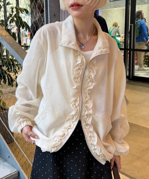 w closet(ダブルクローゼット)の「【2サイズ展開/羽織でも1枚でも◎】シアーフリルブルゾン(ブルゾン・レディース・ピンク/ブルー/ブラック/アイボリー/イエロー・MEDIUM/SMALL)」の10枚目の写真
