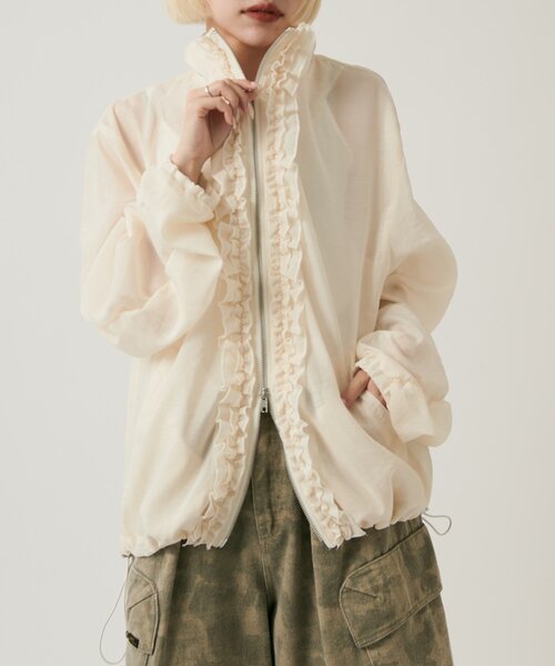 w closet(ダブルクローゼット)の「【2サイズ展開/羽織でも1枚でも◎】シアーフリルブルゾン(ブルゾン・レディース・ピンク/ブルー/ブラック/アイボリー/イエロー・MEDIUM/SMALL)」の9枚目の写真