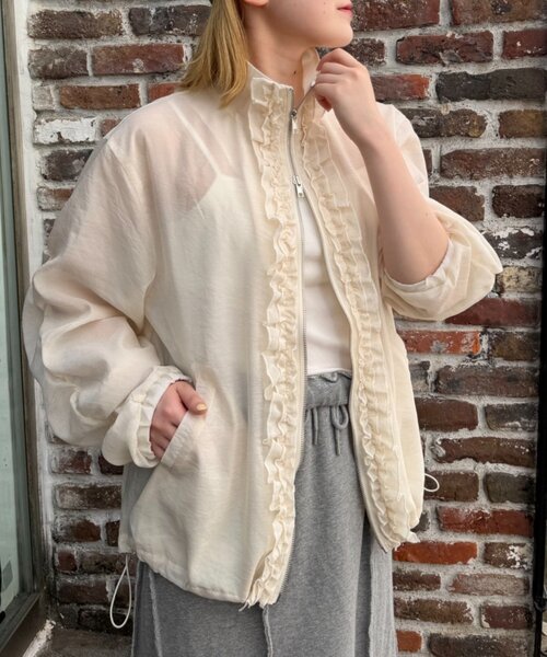 w closet(ダブルクローゼット)の「【2サイズ展開/羽織でも1枚でも◎】シアーフリルブルゾン(ブルゾン・レディース・ピンク/ブルー/ブラック/アイボリー/イエロー・MEDIUM/SMALL)」の15枚目の写真