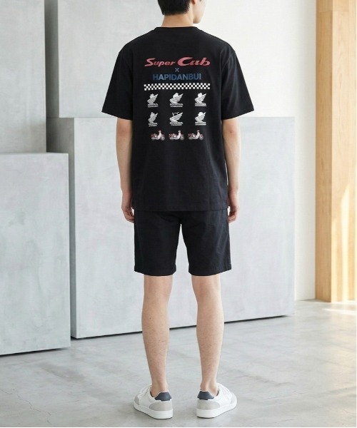 sanrio(サンリオ)の「【HONDA/ホンダ×Sanrio/サンリオ】HONDA×はぴだんぶい コラボ半袖プリントTシャツ(DRY)はぴだんぶい スーパーカブ フロント&バックプリント 半袖Tシャツ / ユニセックス(Tシャツ/カットソー・メンズ・ブラック/ダークグリーン/グレイッシュベージュ/オートミール・LARGE/MEDIUM)」の7枚目の写真