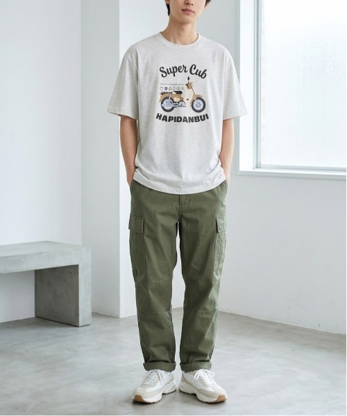 sanrio(サンリオ)の「【HONDA/ホンダ×Sanrio/サンリオ】HONDA×はぴだんぶい コラボ半袖プリントTシャツ(DRY)はぴだんぶい スーパーカブ フロント&バックプリント 半袖Tシャツ / ユニセックス(Tシャツ/カットソー・メンズ・ブラック/ダークグリーン/グレイッシュベージュ/オートミール・LARGE/MEDIUM)」の12枚目の写真