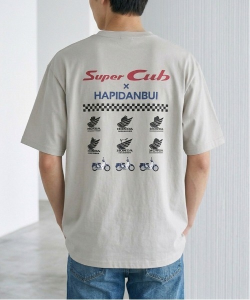 sanrio(サンリオ)の「【HONDA/ホンダ×Sanrio/サンリオ】HONDA×はぴだんぶい コラボ半袖プリントTシャツ(DRY)はぴだんぶい スーパーカブ フロント&バックプリント 半袖Tシャツ / ユニセックス(Tシャツ/カットソー・メンズ・ブラック/ダークグリーン/グレイッシュベージュ/オートミール・LARGE/MEDIUM)」の18枚目の写真