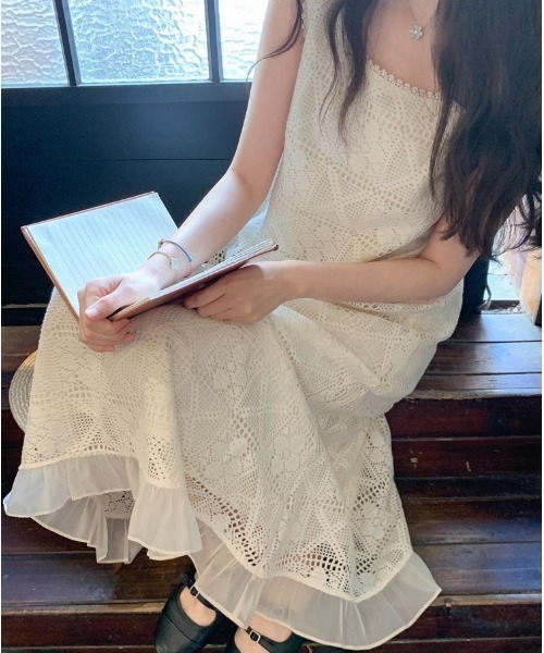 Aelina(エリナ)の「レース切り替えチュールノースリーブワンピース(ワンピース・レディース・ベージュ・FREE)」の13枚目の写真