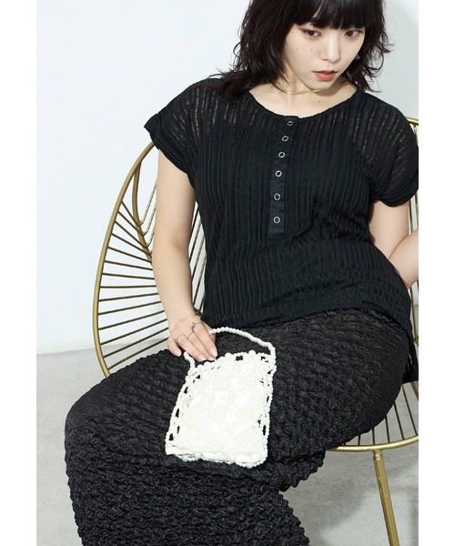 Fashion Letter(ファッションレター)の「針抜きシアーリブ ヘンリーネックカットソー(Tシャツ/カットソー・レディース・オフホワイト/ブラック/チャコール/モカ・M)」の3枚目の写真
