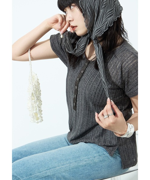 Fashion Letter(ファッションレター)の「針抜きシアーリブ ヘンリーネックカットソー(Tシャツ/カットソー・レディース・オフホワイト/ブラック/チャコール/モカ・M)」の14枚目の写真
