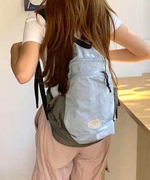 SHEPP(シープ)の「【A4サイズ対応可◎大容量】ナイロン バイカラー デイパック リュック バックパック(バックパック/リュック・レディース・ベージュ/ピンク/グレー/イエロー・F)」の2枚目の写真