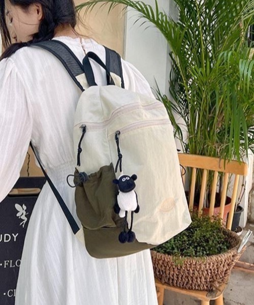 SHEPP(シープ)の「【A4サイズ対応可◎大容量】ナイロン バイカラー デイパック リュック バックパック(バックパック/リュック・レディース・ベージュ/ピンク/グレー/イエロー・F)」の19枚目の写真