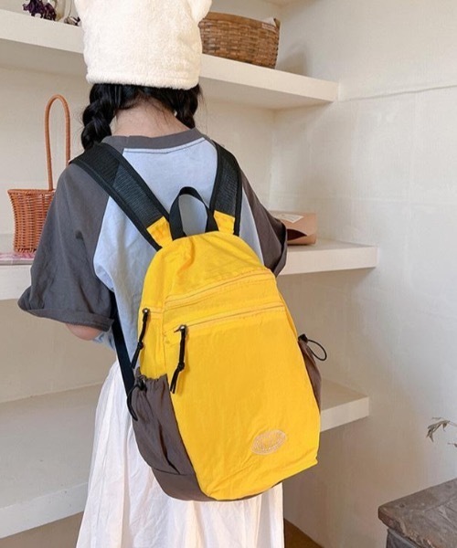 SHEPP(シープ)の「【A4サイズ対応可◎大容量】ナイロン バイカラー デイパック リュック バックパック(バックパック/リュック・レディース・ベージュ/ピンク/グレー/イエロー・F)」の7枚目の写真