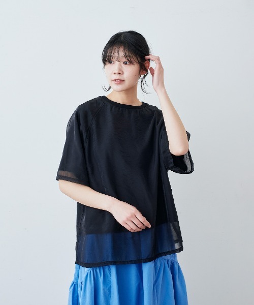 IEDIT(イディット)の「IEDIT 吸汗速乾カットソードッキングのソフトオーガンジーシアーレイヤードトップス(Tシャツ/カットソー・レディース・オフホワイト/ブラック・L/LL/3L/S/M)」の2枚目の写真