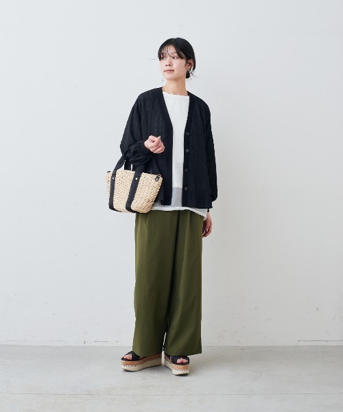 IEDIT(イディット)の「IEDIT 吸汗速乾カットソードッキングのソフトオーガンジーシアーレイヤードトップス(Tシャツ/カットソー・レディース・オフホワイト/ブラック・L/LL/3L/S/M)」の9枚目の写真