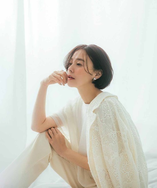IEDIT(イディット)の「IEDIT 吸汗速乾カットソードッキングのソフトオーガンジーシアーレイヤードトップス(Tシャツ/カットソー・レディース・オフホワイト/ブラック・L/LL/3L/S/M)」の3枚目の写真