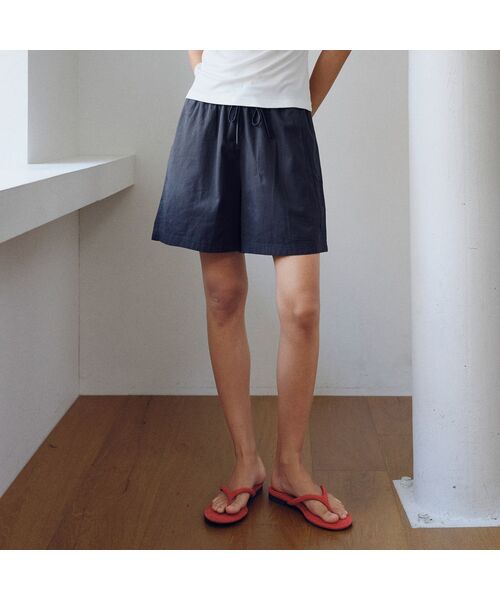 URAGO（ユラーゴ）の「Comfort half string pants（その他パンツ・レディース・ホワイト/ネイビー/ベージュ・SMALL/MEDIUM）」の3枚目の写真