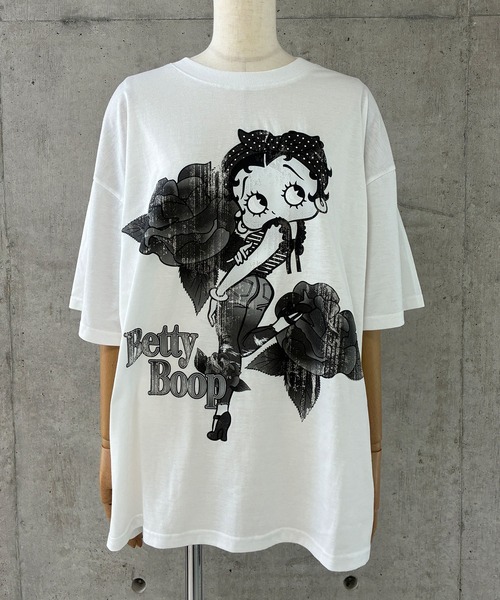 GLAMOROUS JANE(グラマラスジェーン)の「BETTY BOOPモノトーンフラワープリントTシャツ(Tシャツ/カットソー・レディース・モスグリーン/ブラック/オフホワイト・FREE)」の7枚目の写真