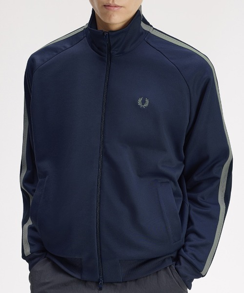 FRED PERRY(フレッドペリー)の「Two Tone Mesh Tape Track Jacket/ツートーンメッシュテープトラックジャケット(ジャージ・メンズ・ネイビー・S/M/L)」の10枚目の写真