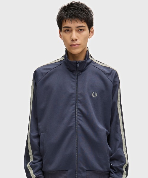 FRED PERRY(フレッドペリー)の「Two Tone Mesh Tape Track Jacket/ツートーンメッシュテープトラックジャケット(ジャージ・メンズ・ネイビー・S/M/L)」の6枚目の写真