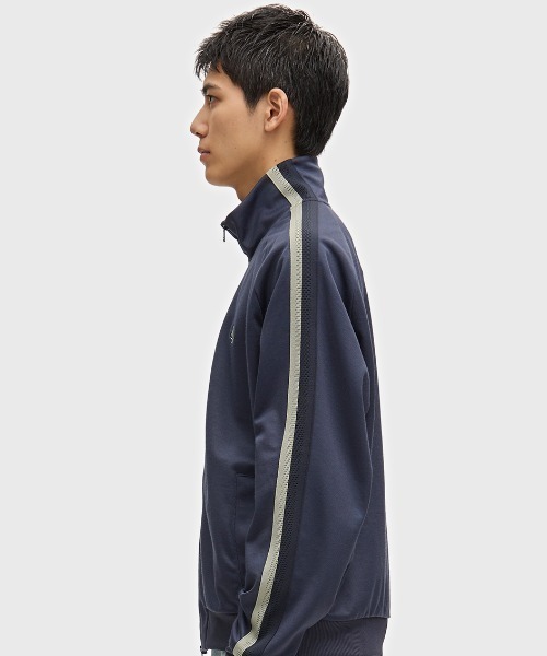 FRED PERRY(フレッドペリー)の「Two Tone Mesh Tape Track Jacket/ツートーンメッシュテープトラックジャケット(ジャージ・メンズ・ネイビー・S/M/L)」の7枚目の写真