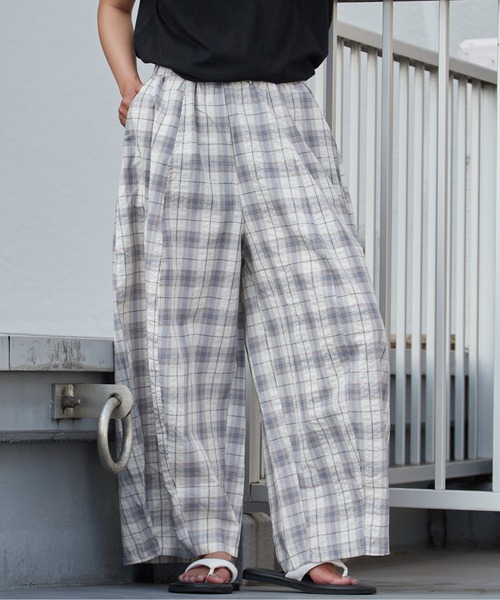 Chick(チック)の「Wide Check Easy Balloon Pants / ワイド チェック イージーバルーンパンツ レディース カジュアル 韓国 2026年 夏 夏服(その他パンツ・レディース・ブラック/ベージュ・FREE)」の2枚目の写真