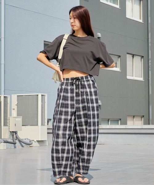 Chick(チック)の「Wide Check Easy Balloon Pants / ワイド チェック イージーバルーンパンツ レディース カジュアル 韓国 2026年 夏 夏服(その他パンツ・レディース・ブラック/ベージュ・FREE)」の10枚目の写真