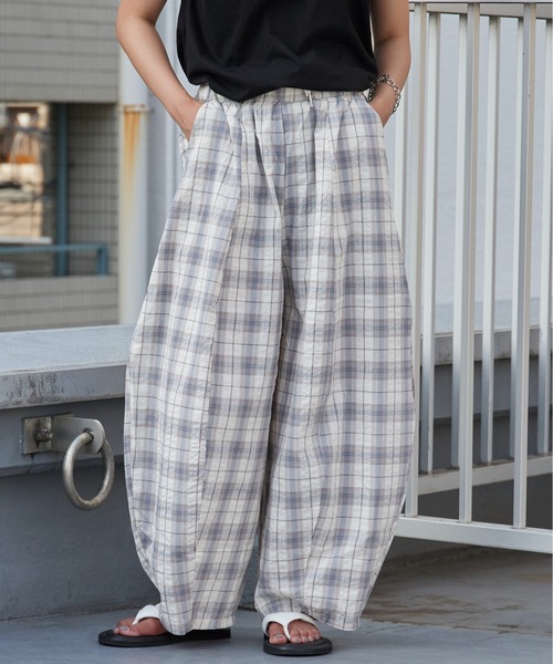 Chick(チック)の「Wide Check Easy Balloon Pants / ワイド チェック イージーバルーンパンツ レディース カジュアル 韓国 2026年 夏 夏服(その他パンツ・レディース・ブラック/ベージュ・FREE)」の13枚目の写真